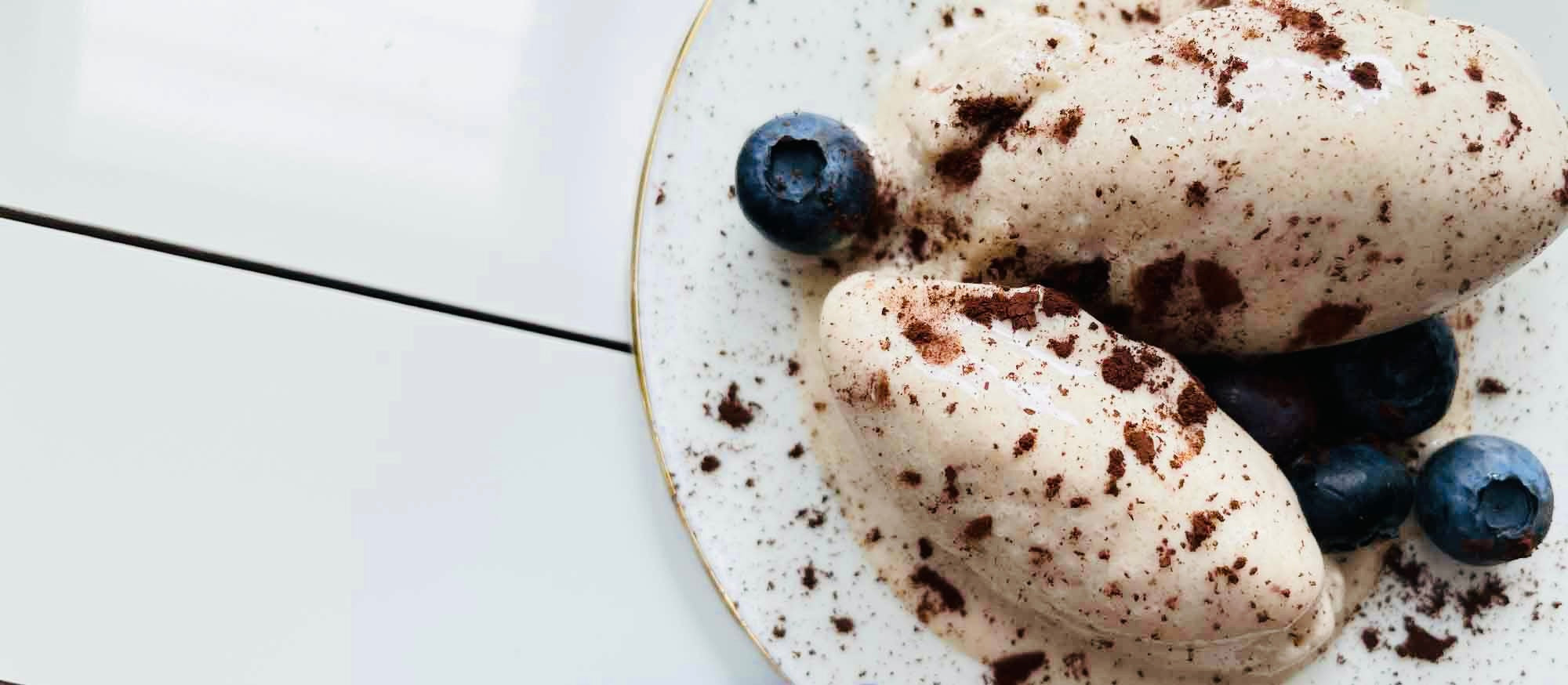 Proteinreiches Kokos-Kaffee-Eis. Cremig, schnell, gönn Dir!